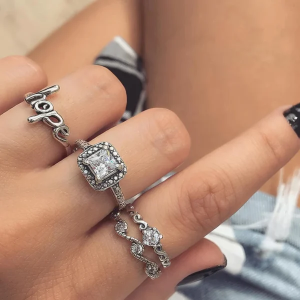 Ensemble de Bagues - Motifs Vintage & Zircon Brillant