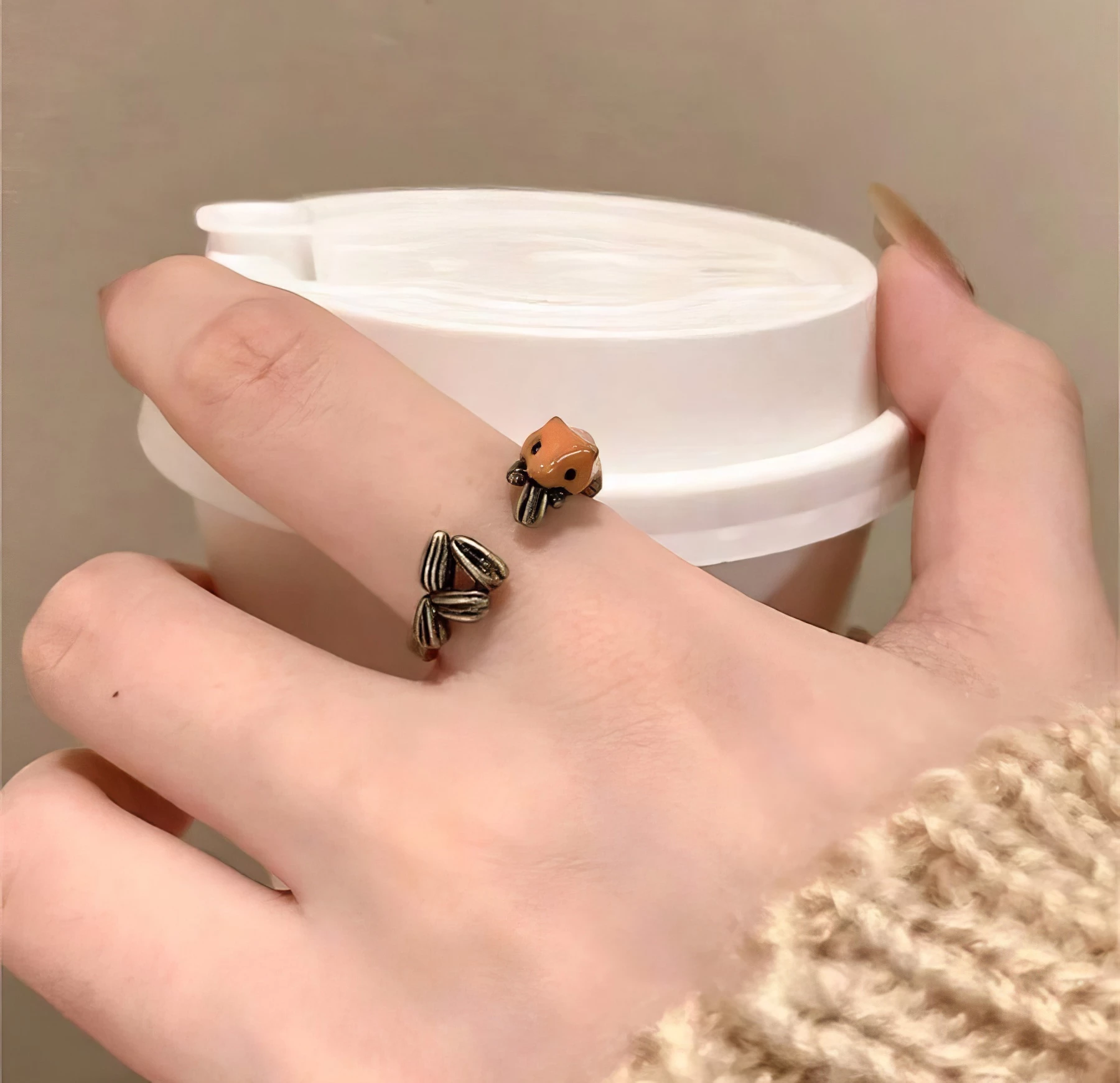 Bague Fantaisie - Écureuil et Graines – Image 3