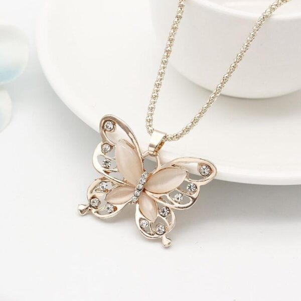 Collier Papillon Élégant – Cristaux Brillants 🦋