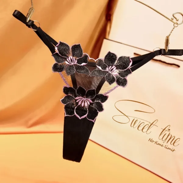 String Floral en Tulle Brodé 🌸