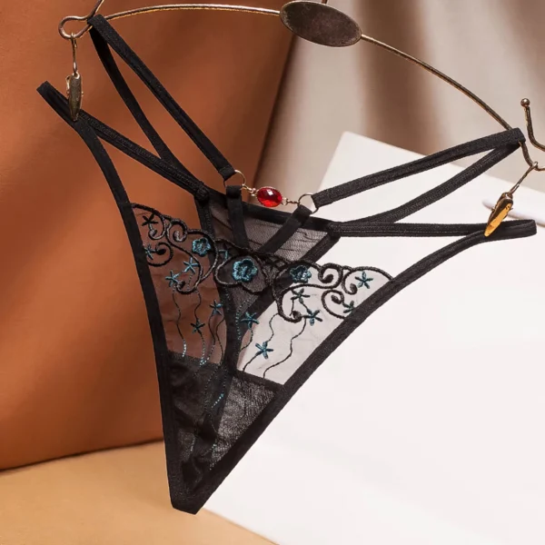 String Brodé Détails Floraux & Lanières Sensuelles 🖤