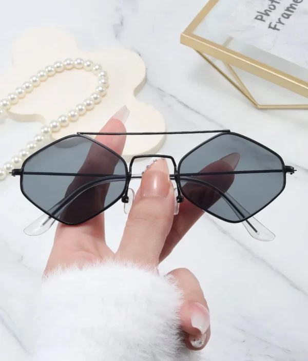 Lunettes de Soleil - Style Moderne et Élégant