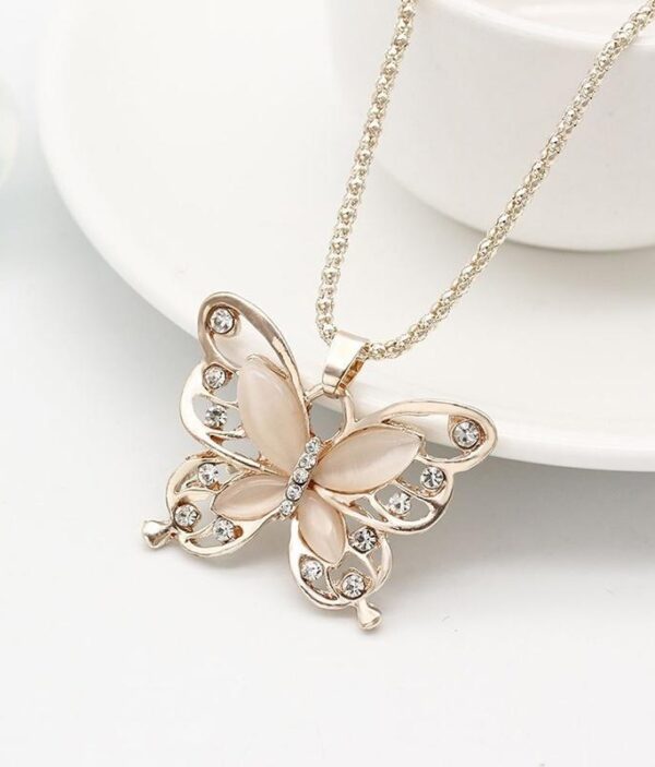 Collier Papillon Élégant – Cristaux Brillants 🦋