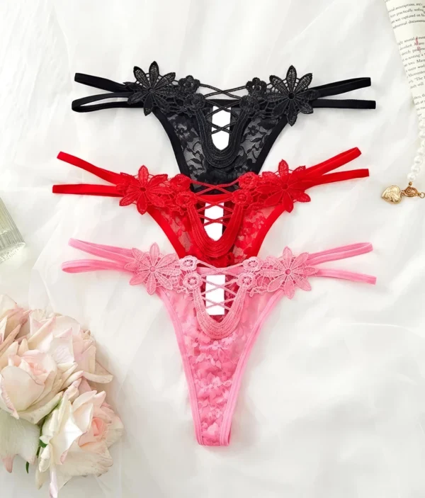 String Dentelle Fleurie Fines Bretelles ✨