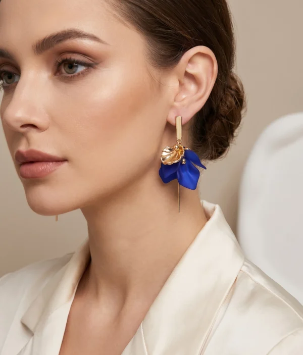 Boucles d’Oreilles Pendantes - Fleur Bleue Élégante