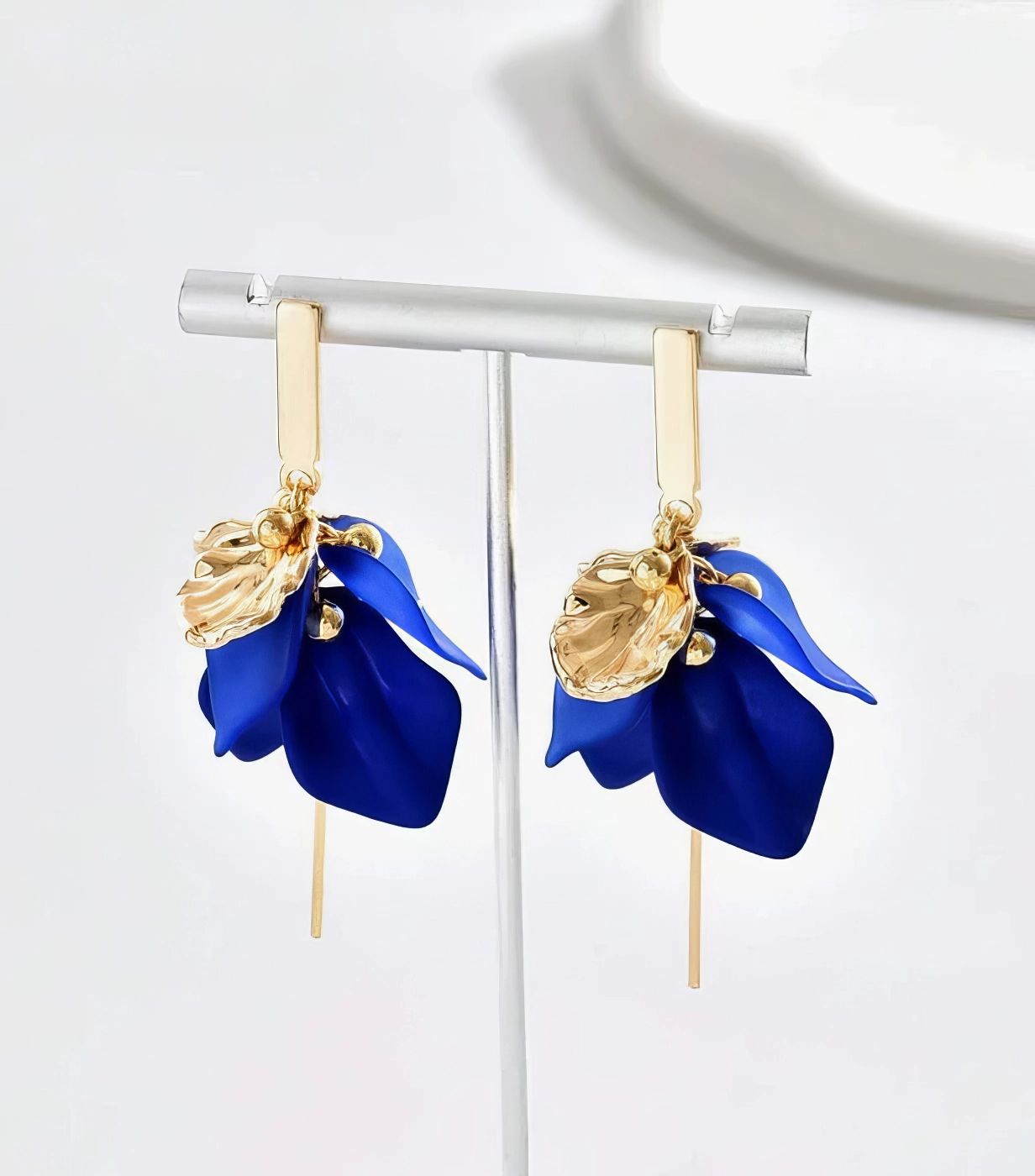 Boucles d’Oreilles Pendantes - Fleur Bleue Élégante – Image 3